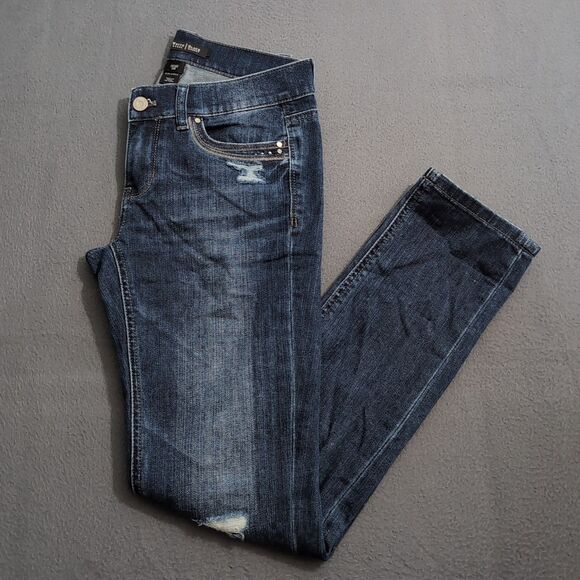 WHBM Women 0R Noir Dark Wash Low Rise Slim Ankle Distressed Jeans - Picture 1 of 13